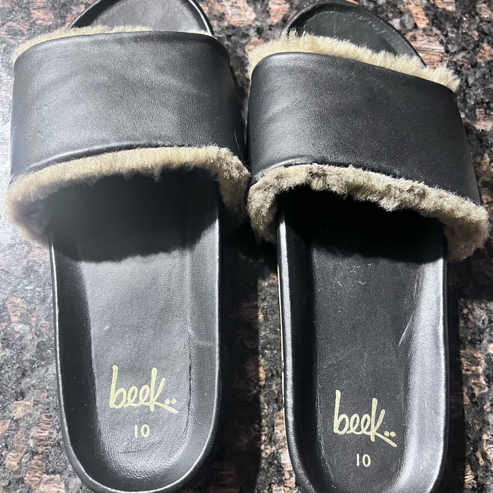BEEK..
Gallito Shearling in Black- US 10